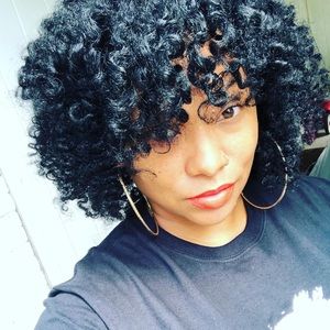 Meet your Posher, Monique